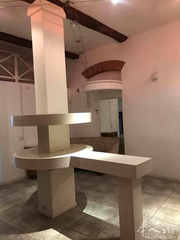 prato，市中心店面出售，80平方 楼下有仓库