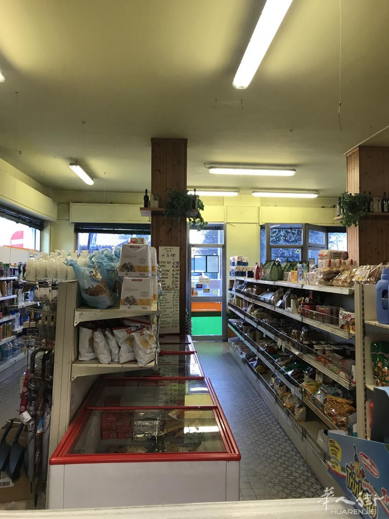因退休现租让位于Arzago D’Adda –Bergamo 的食品店铺