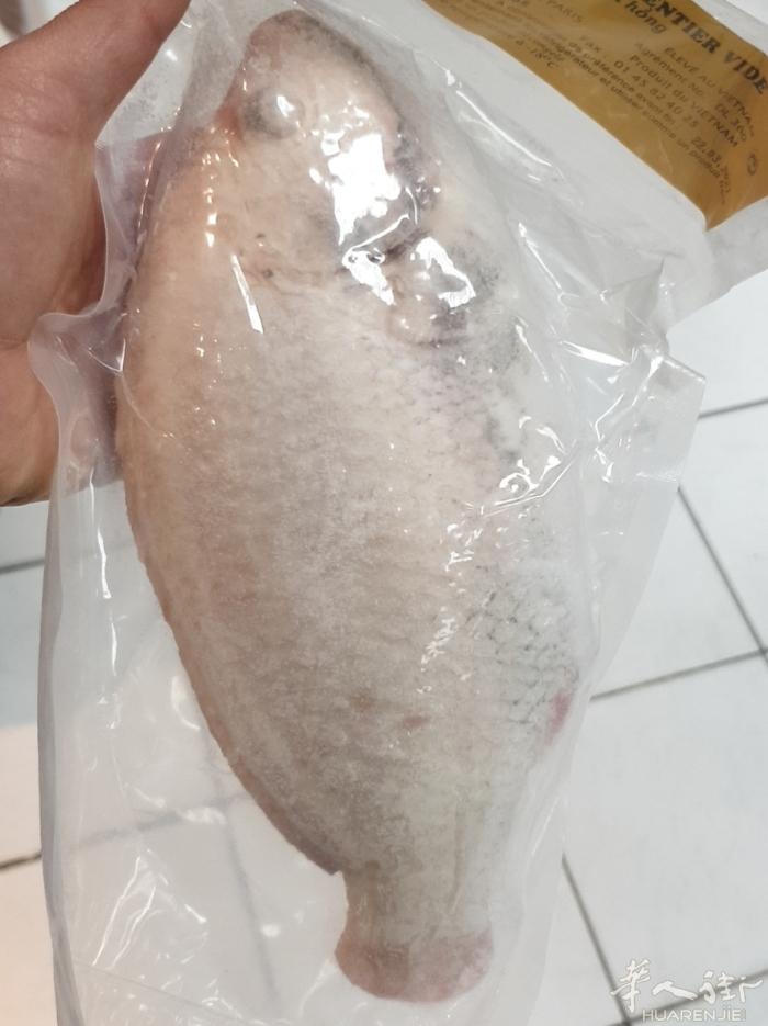 节后降价促销鲫鱼
红鲫鱼6.9€/720g,整只鲫鱼5.5€€/700g,2只鲫
