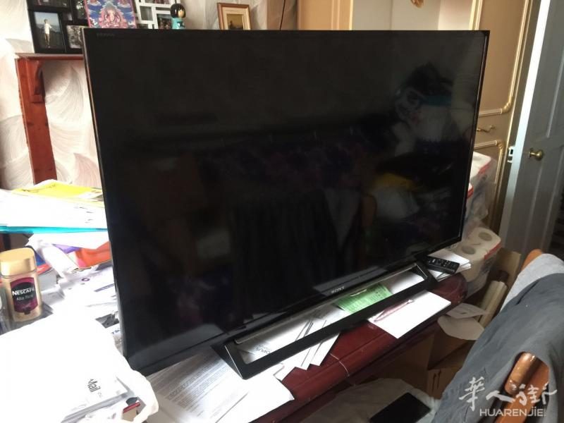 出售索尼电视43寸和Xbox-one游戏机附带两个手柄