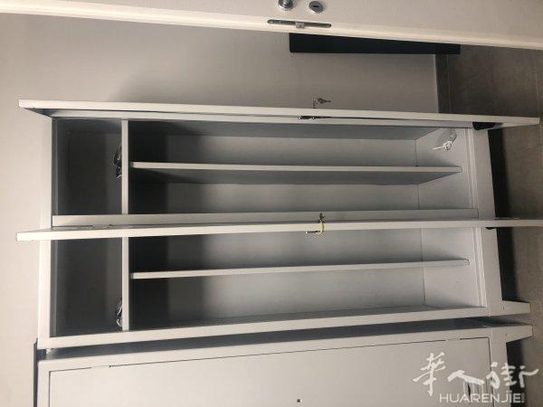 出售2个更衣柜