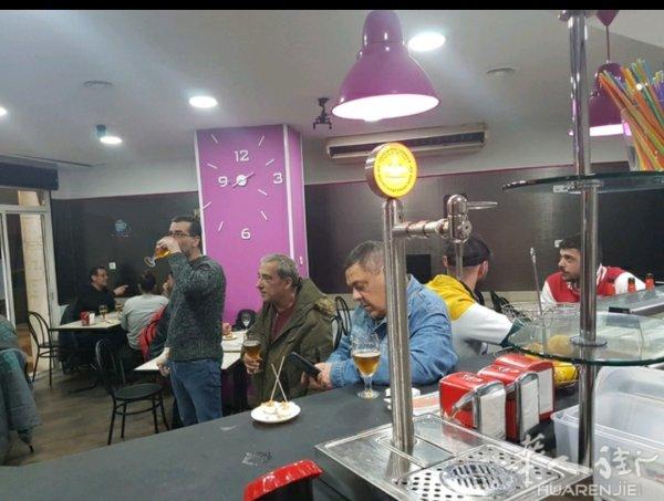 Viladecáns 老外酒吧转让 居民聚集区 学校超市旁 机不可失啊
