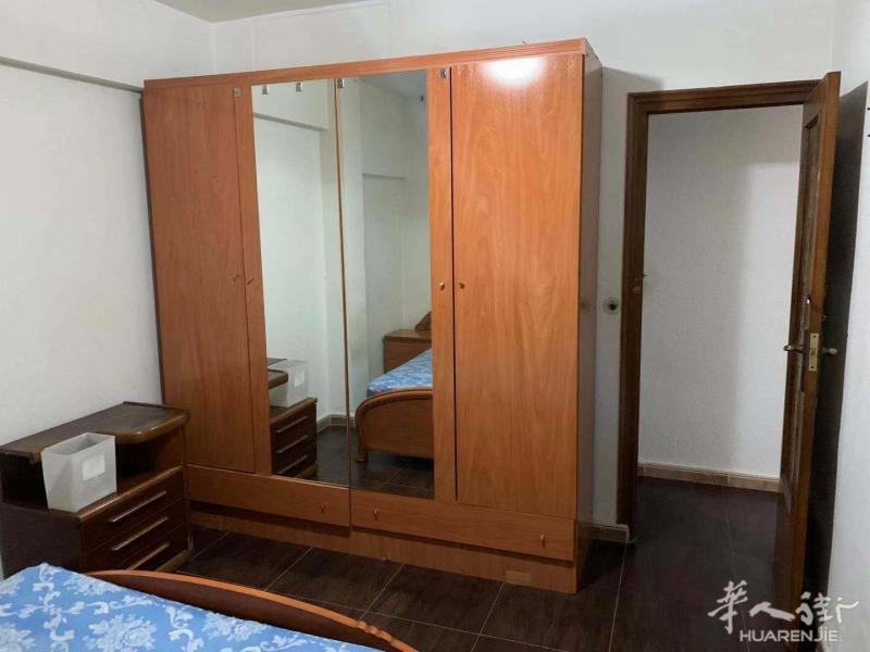 Oporto大 三室 800欧 地铁口5分钟 微信:xileju6666