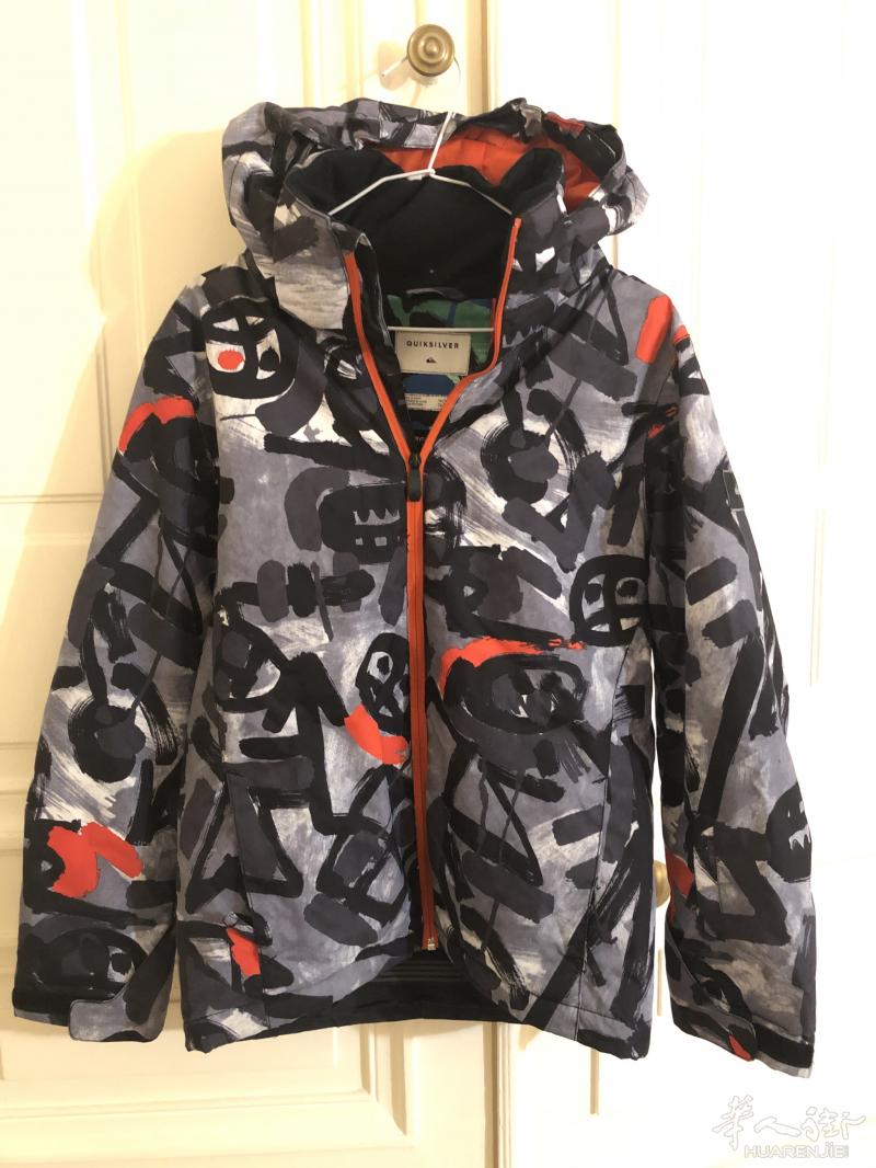 14岁男，Quiksilver 滑雪服一件，两条裤子，手套一副，保暖，防护内衣各一套，雪地靴一双，穿两次，近新