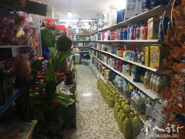 出租店铺900平方米，马拉加市中心。拥有comercio营业许可证