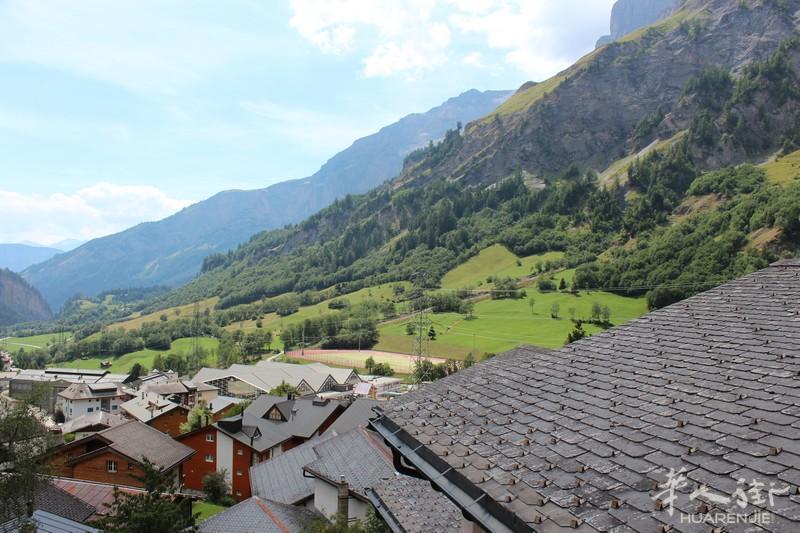 公寓楼 GSTEIN, 舒适的一居室带阳台。售价12万。位于温泉滑雪乡村Leukerbad
