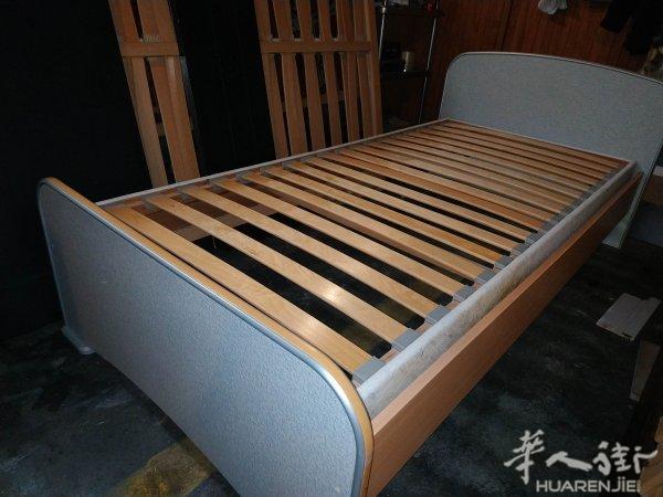 单人床架床垫让单90✘190出让九十欧自取0663128947