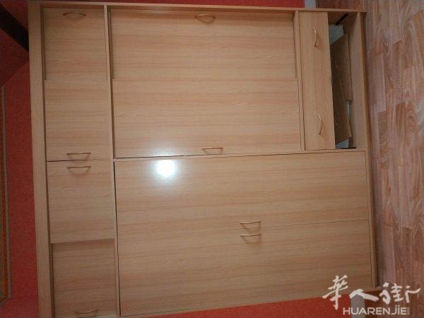 大柜子出让130欧。包送货。0663128947