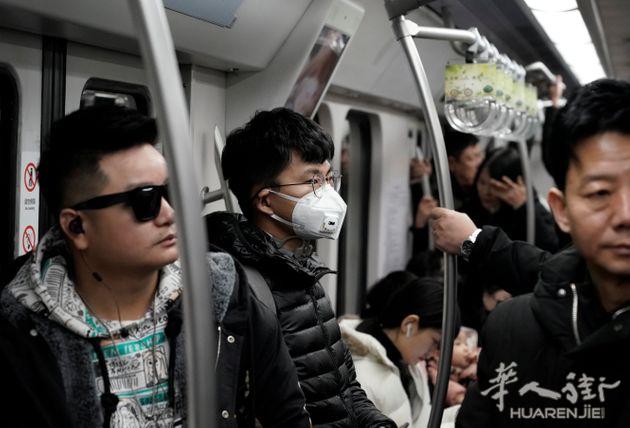 冠状病毒。假法国警察欺骗中国人