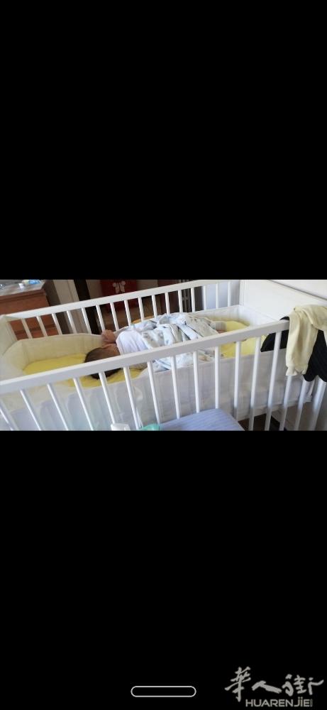 第一张的婴儿床  类似第二张的图片！九层新  买来都不睡！便宜卖掉50欧 已经拆
