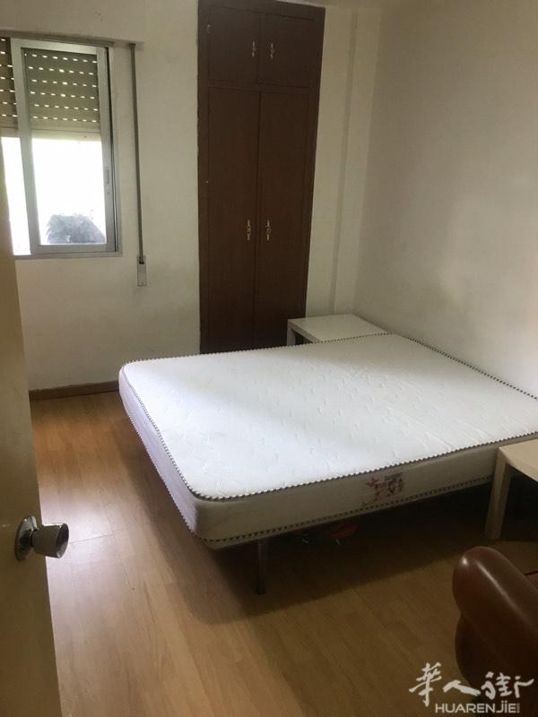 Parla 有房间出租.附近有大型超市.汽车站火车