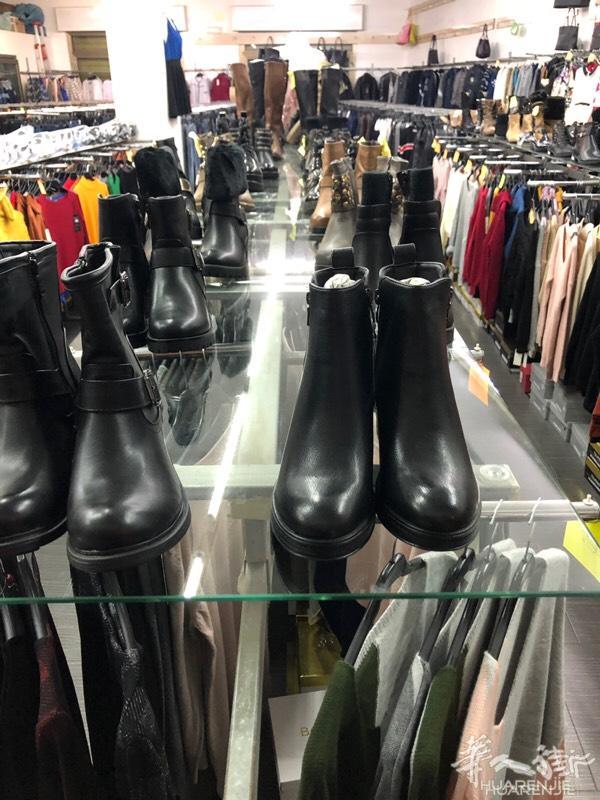 转让Bari附近独家200平服装店！