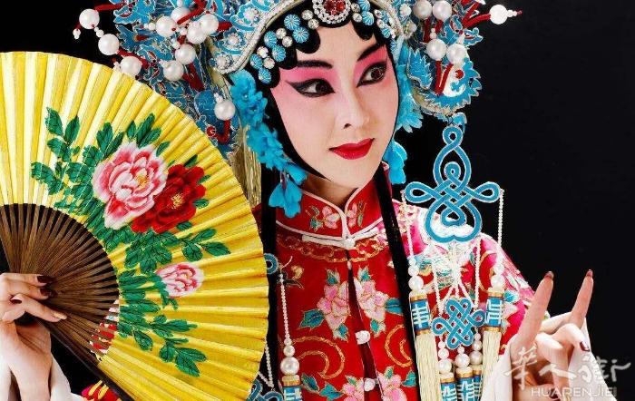我想找个仓库200/300平方 越偏僻越好  在PRATO附近最好  货柜车可以