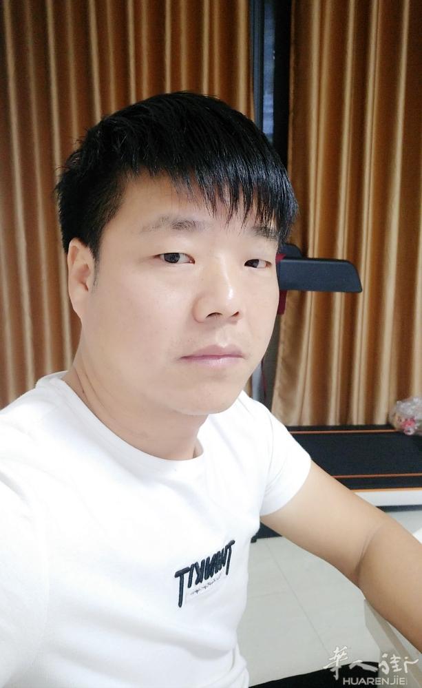 身在异国他乡，因地域和文化等方面限制而有些许孤独，借此平台能相识相知有理想有进取