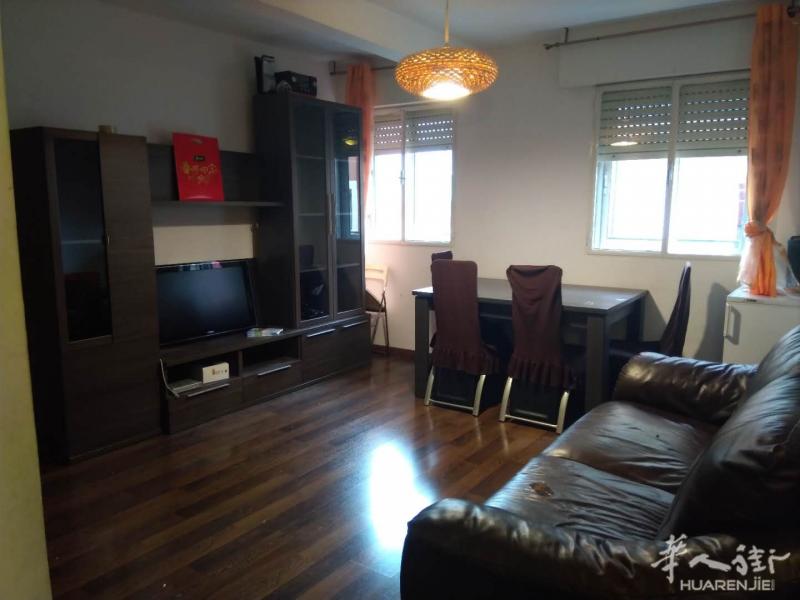 马德里市6号线 Usera 国荣海鲜大排档 二室一厅一卫整租 微信 xileju98768