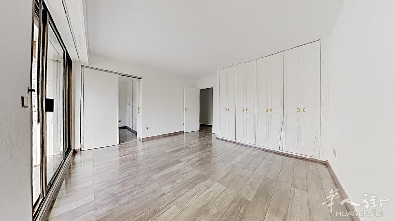 Neuilly sur seine92 步行地铁1号线Pont de neuilly 10分钟一室一厅酒店式高档公寓出租
