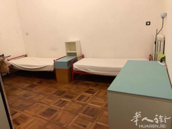 绿线地铁口两个大房间出租或者整租