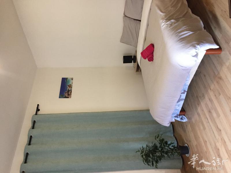 一大独立屋 28 平米,有正式合同,有EDF,租 620欧,近地铁, 93区