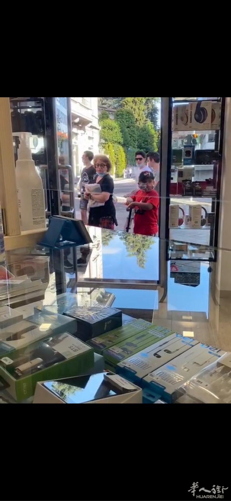 黄金地段手机店转让，米兰边Seregno 步行街七