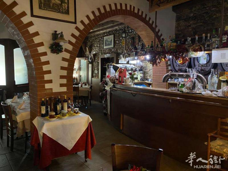UDINE老外餐馆转让  房租3000 老板电话 3406897475 需要意大利文沟通