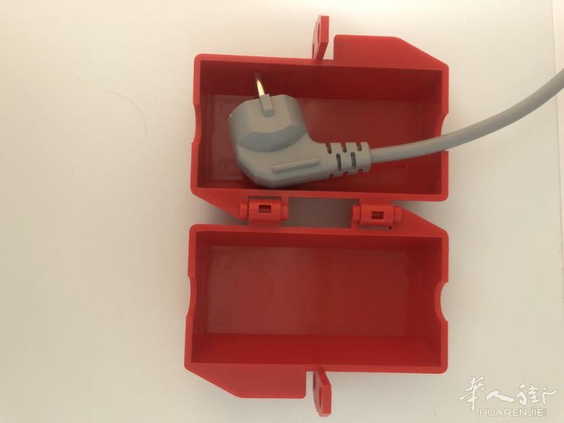 锁盒（全新），用于锁洗衣机等电器，防止小孩在家动电器。€8/只，€12/2只
