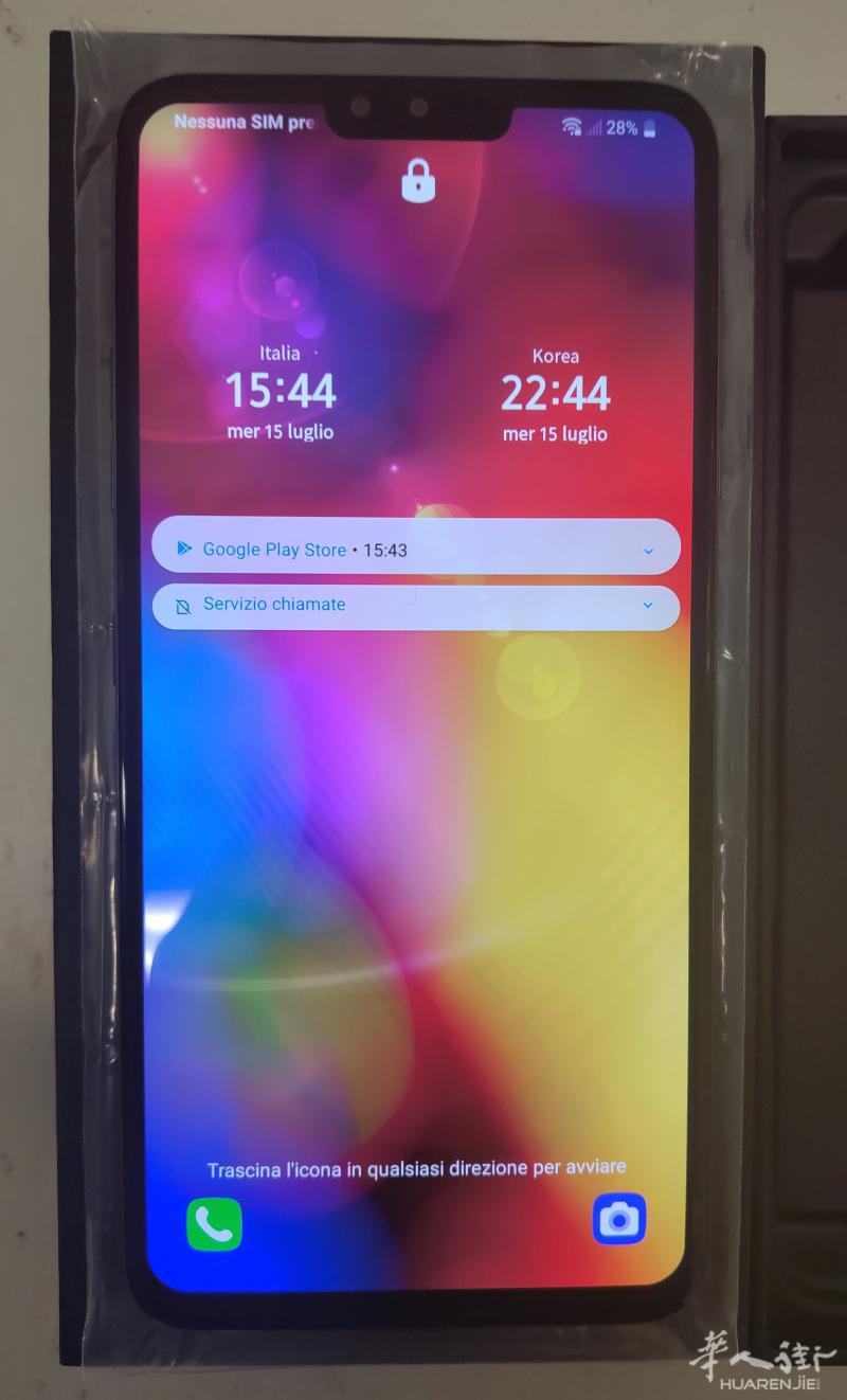 出至少95新二手LG v40手机，骁龙845处理器，6+128g，带盒有插头和线，送新手机壳和屏幕膜