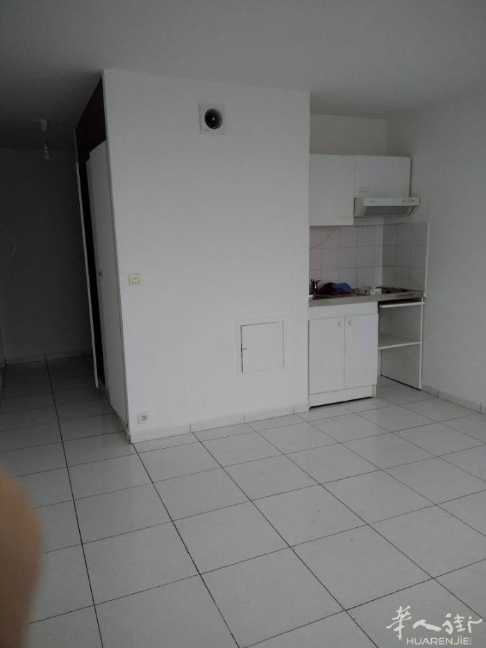 13区-近华人中心近中外商场地铁Porte de choisy Studio 24平米233000 €
