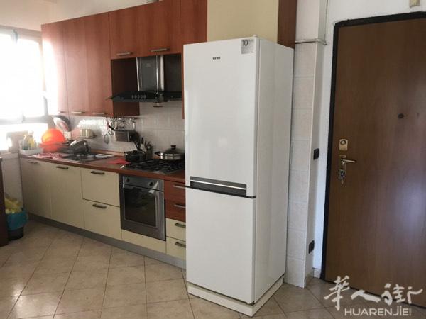 ￼黄线地铁maciacheni 大房间搭铺 4路电
