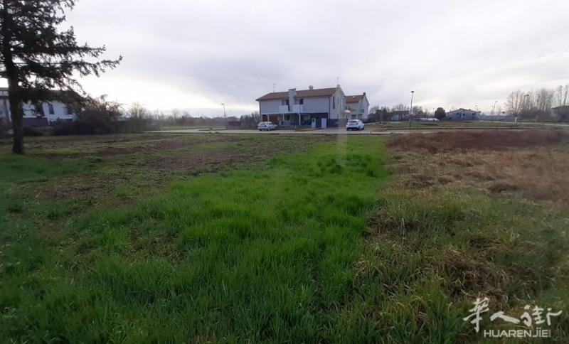 维琴察省Bressanvido市Poianella镇(邮编36050)1000平米建筑用地出售,尺寸40MT X25MT