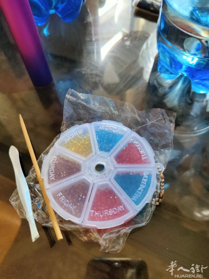 都灵出爆珠和卷烟的烟纸，价格优惠，另送放爆珠的工具，有兴趣的朋友可以联系我，V: