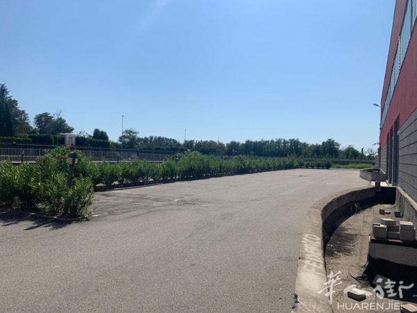 米兰边 legnano 共4500 平方，现想出租