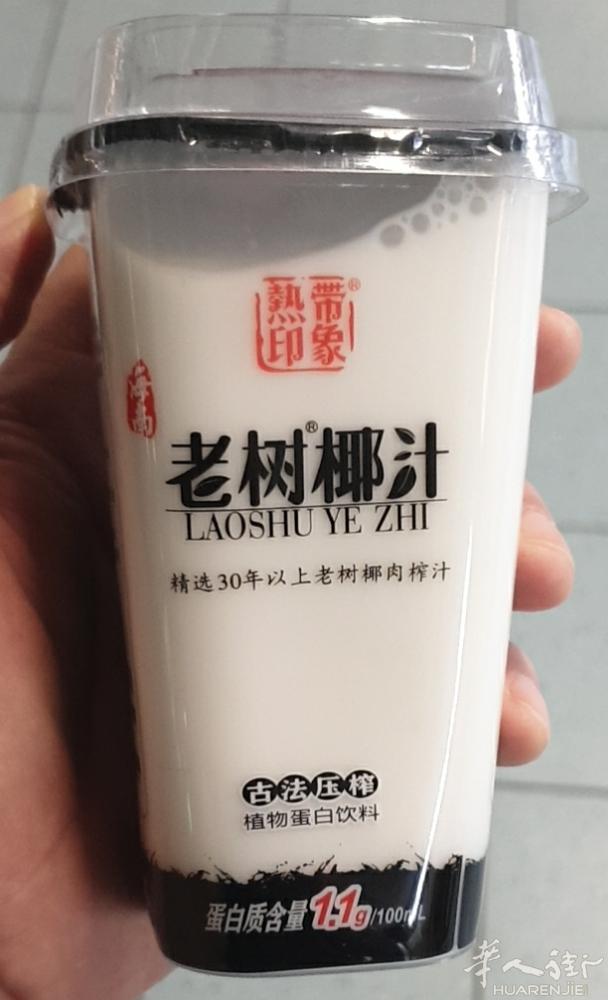 清凉饮料热带印象老树椰汁清爽甘甜透心凉2.3€/p，卫龙魔芋爽辛辣筋道爽口3.7