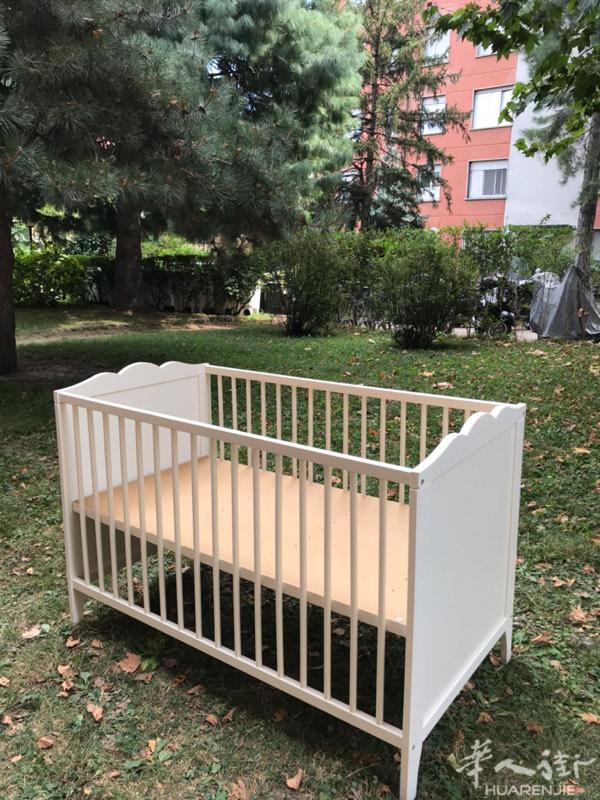 低价出售婴儿床，送床垫