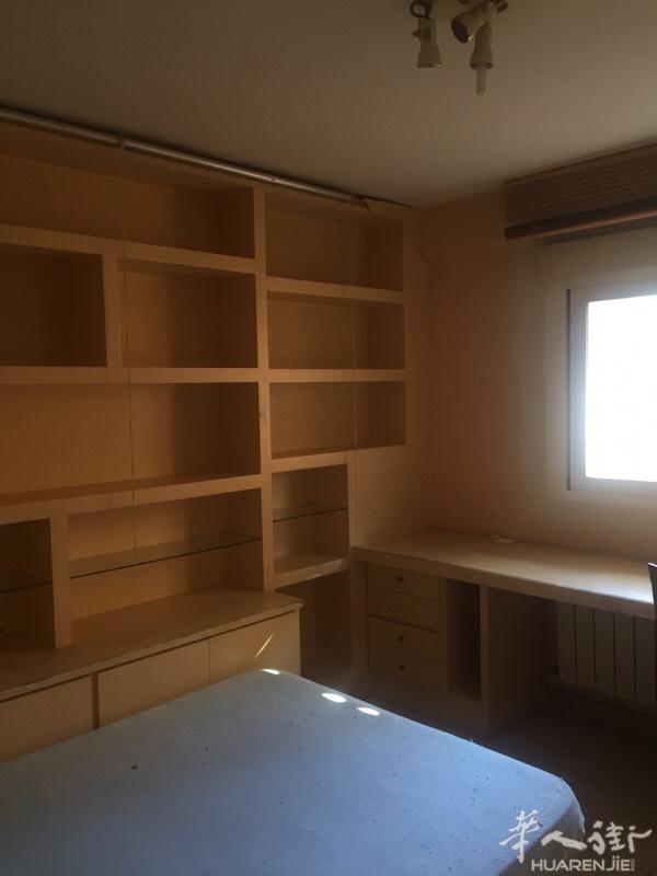 usera有 大房间出租 
地址：usera老鹿城