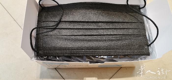 黑色医用口罩到货啦 ！
现货不多，速速来买哟！
医用 黑色口罩
论箱 5.5欧/