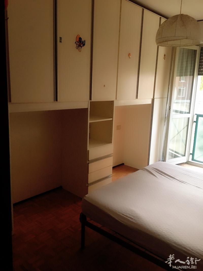Bergamo 房间搭铺近火车站