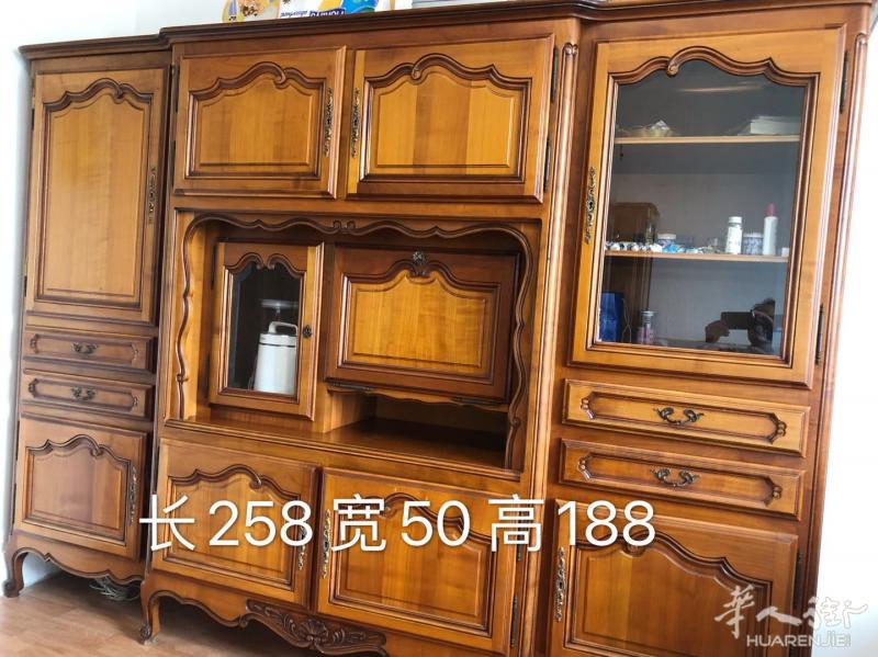急出售，便宜出了，3套真木实木老式风格家具，2套柜子，1张大桌子