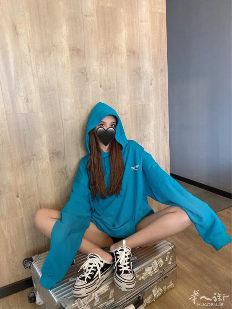 高端限定＃balenciaga巴黎世家孔雀蓝连帽卫