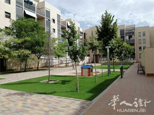 3房两卫,小区楼房两个停车位 1050€ 和 三房一厅SAN FERMIN 800€有电梯