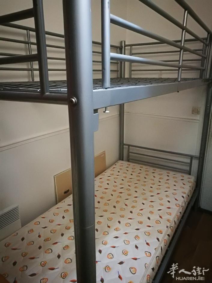 八成新上下铺铁床出让