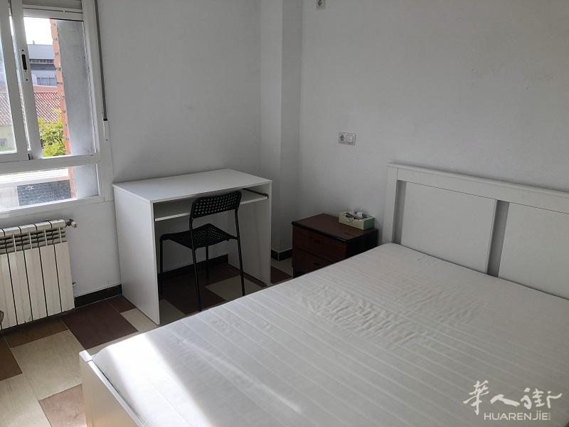 【房东直租】马德里6号线carpetana精装两室出租