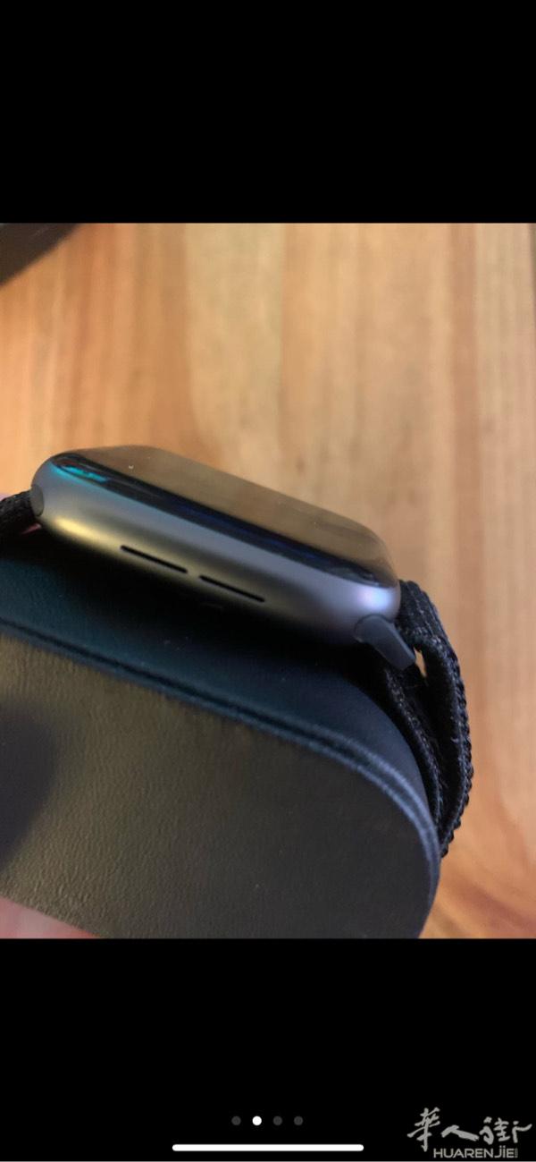 二手苹果手表4代40mm 
价格便宜
 9.5成新