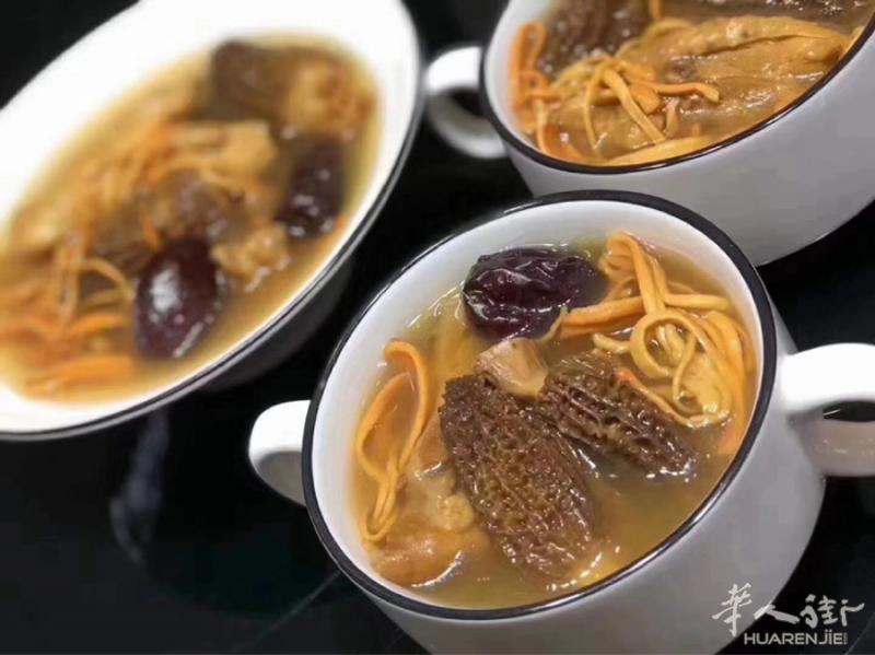 🥘今日份——羊肚菌虫草花鸡翅汤[哇]
虫草花是爽