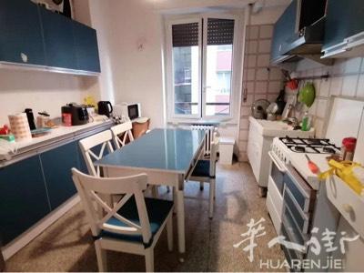 绿线地铁口房子有房间搭铺。出行方便。cimiano