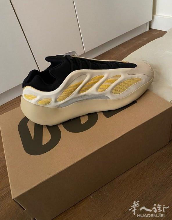 出售一双全新椰子鞋yeezy700 v3