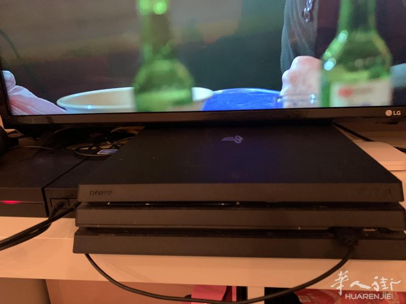 ps4 pro 1t+VR+摄像头+2 move+手柄+8游戏