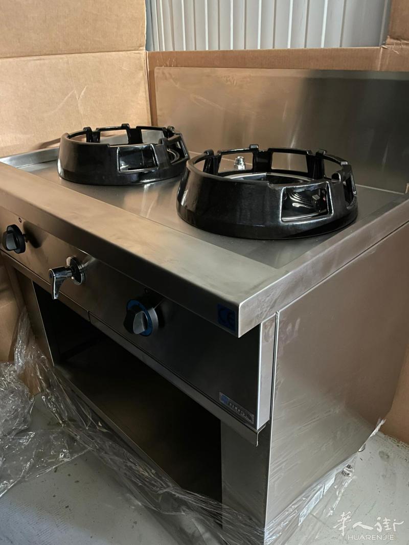 出一台全新餐馆两用炒菜灶台 ( 煤气灶 双灶 猛火 )