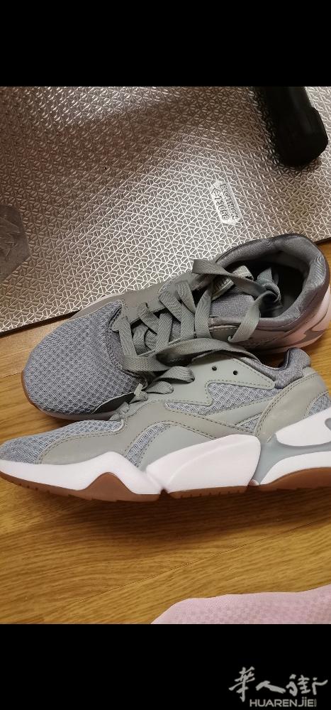 出闲置女鞋37.5，38码都可以穿。40欧，小巴黎可送货