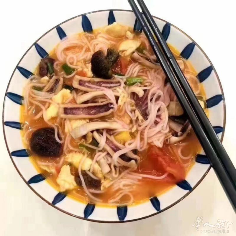 本港淡晒鱿鱼母干富含蛋白质及人体所需氨基酸，还有丰