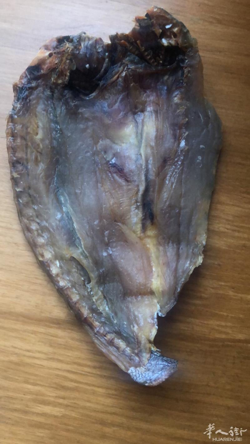 温州老乡想吃咸鱼。2条15欧！联系07825560